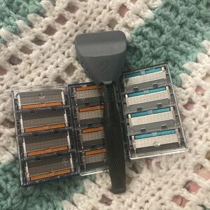 Dollar Shave Club New Reusable Razor Handle and Blades